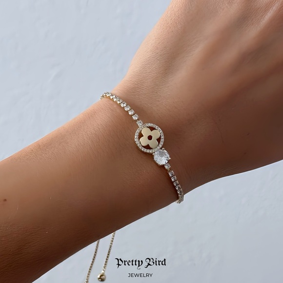 Pretty Bird Jewelry - 18k Yellow Gold Plated Clover Box Chain Lariat Bracelet